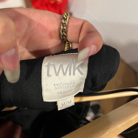 Simons twik| Balck dress cross in the back - Picture 3 of 5